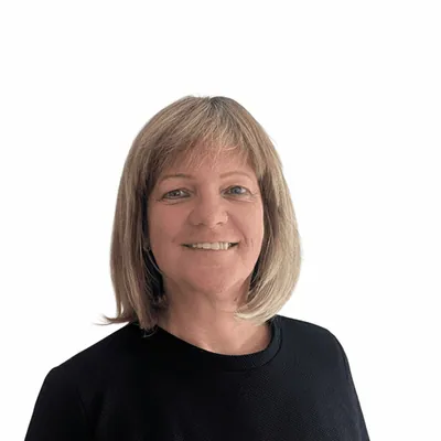 Corinna West, Reiseverkehrskauffrau