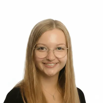 Emma Reinhart, Auszubildende